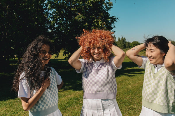 Frizz bei Locken: Die besten Lösungen und Produkte, um Frizz loszuwerden