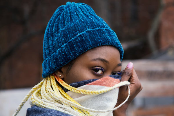 Locken- und Afrohaar-Pflege im Winter: Warum sie sich von anderen Jahreszeiten unterscheidet