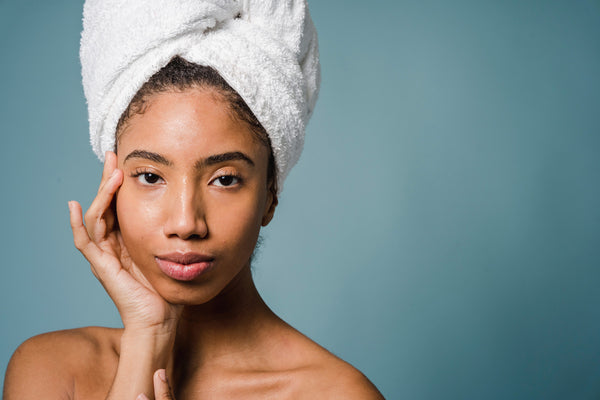 Hartes und weiches Wasser - So reagieren unsere Locken und Afro Haare auf die Wasserhärte